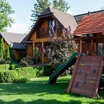 Prázdninový dům Large, Comfortable With A Garden